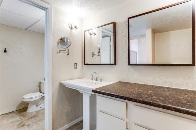 29 Oakbrook Drive, Lewisville, TX 75057