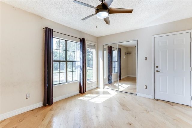 29 Oakbrook Drive, Lewisville, TX 75057