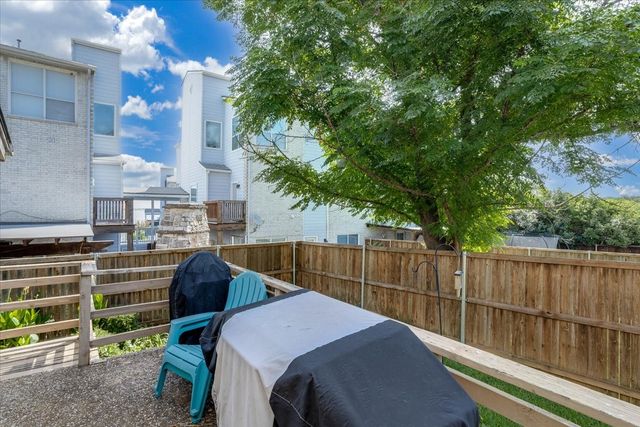 29 Oakbrook Drive, Lewisville, TX 75057