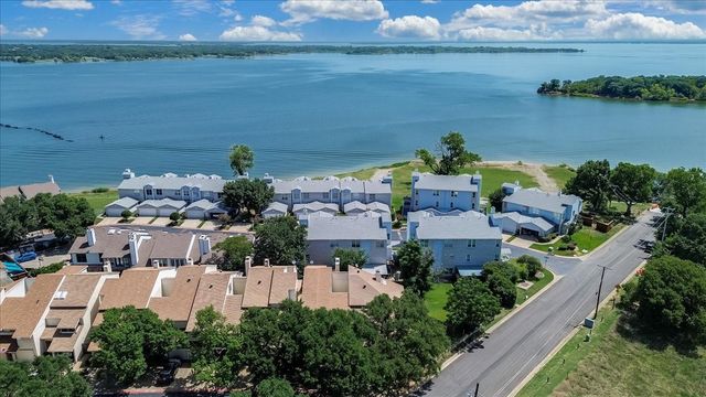 29 Oakbrook Drive, Lewisville, TX 75057