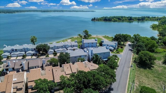 29 Oakbrook Drive, Lewisville, TX 75057