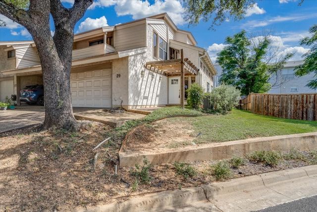 29 Oakbrook Drive, Lewisville, TX 75057