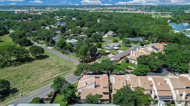 29 Oakbrook Drive, Lewisville, TX 75057