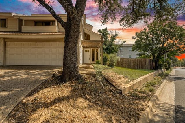 29 Oakbrook Drive, Lewisville, TX 75057
