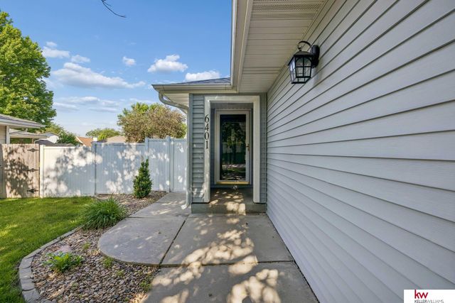 6401 Densmore Road, Lincoln, NE 68512