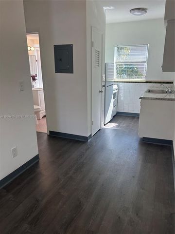 8220 Byron Ave 12, Miami Beach, FL 33141