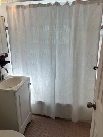 8220 Byron Ave 12, Miami Beach, FL 33141