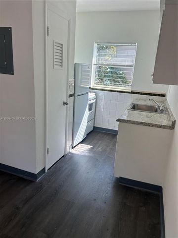 8220 Byron Ave 12, Miami Beach, FL 33141