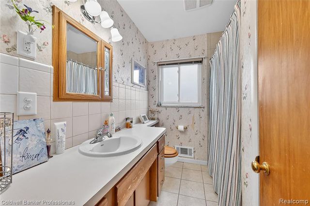 2556 N Williams Lake Rd. Road, Waterford, MI 48327