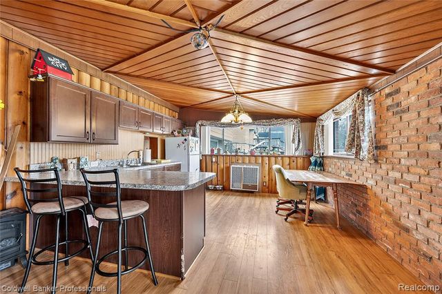 2556 N Williams Lake Rd. Road, Waterford, MI 48327