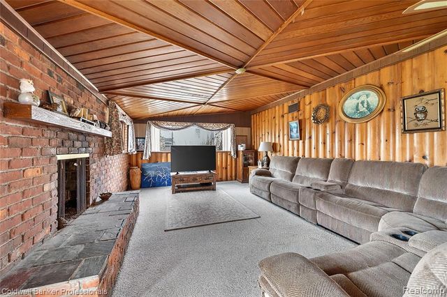 2556 N Williams Lake Rd. Road, Waterford, MI 48327