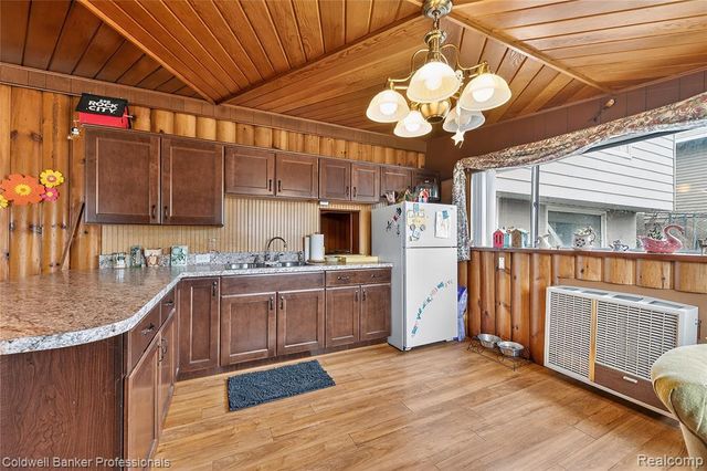 2556 N Williams Lake Rd. Road, Waterford, MI 48327