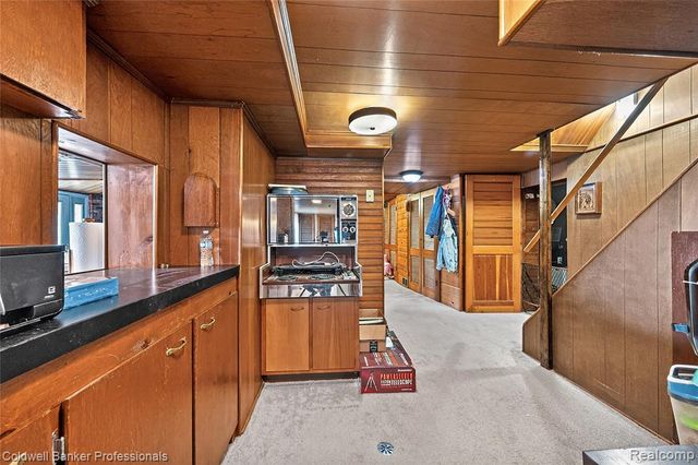 2556 N Williams Lake Rd. Road, Waterford, MI 48327