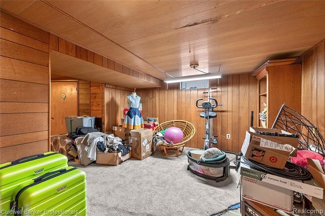 2556 N Williams Lake Rd. Road, Waterford, MI 48327