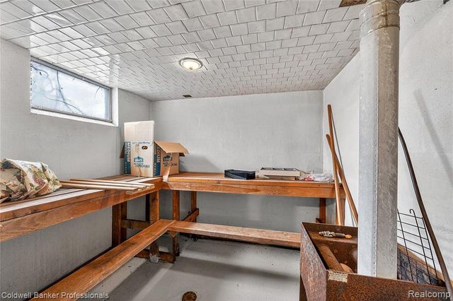 2556 N Williams Lake Rd. Road, Waterford, MI 48327