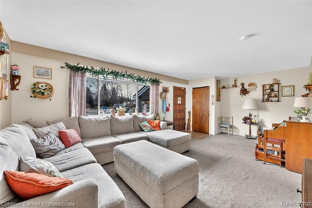 2556 N Williams Lake Rd. Road, Waterford, MI 48327