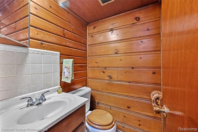 2556 N Williams Lake Rd. Road, Waterford, MI 48327