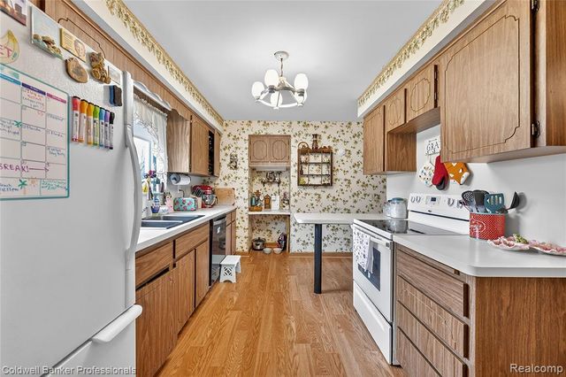 2556 N Williams Lake Rd. Road, Waterford, MI 48327