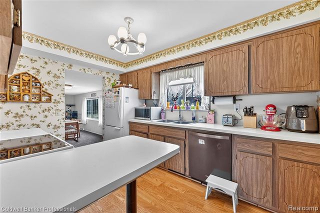 2556 N Williams Lake Rd. Road, Waterford, MI 48327