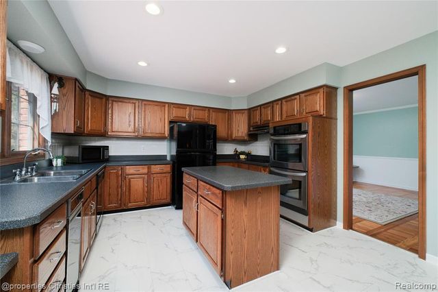 38621 Rutgers Drive, Northville, MI 48335