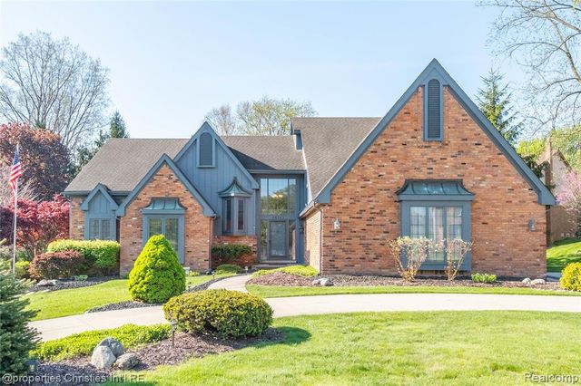 38621 Rutgers Drive, Northville, MI 48335