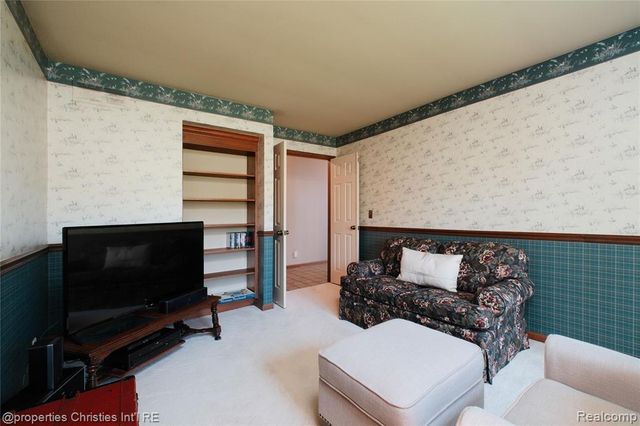 38621 Rutgers Drive, Northville, MI 48335