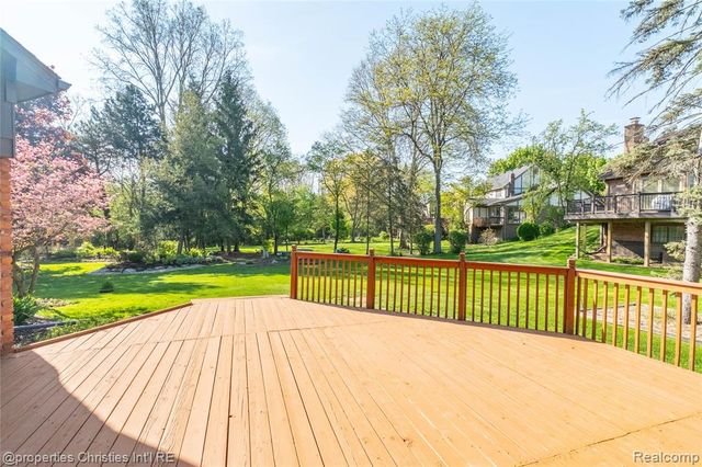 38621 Rutgers Drive, Northville, MI 48335
