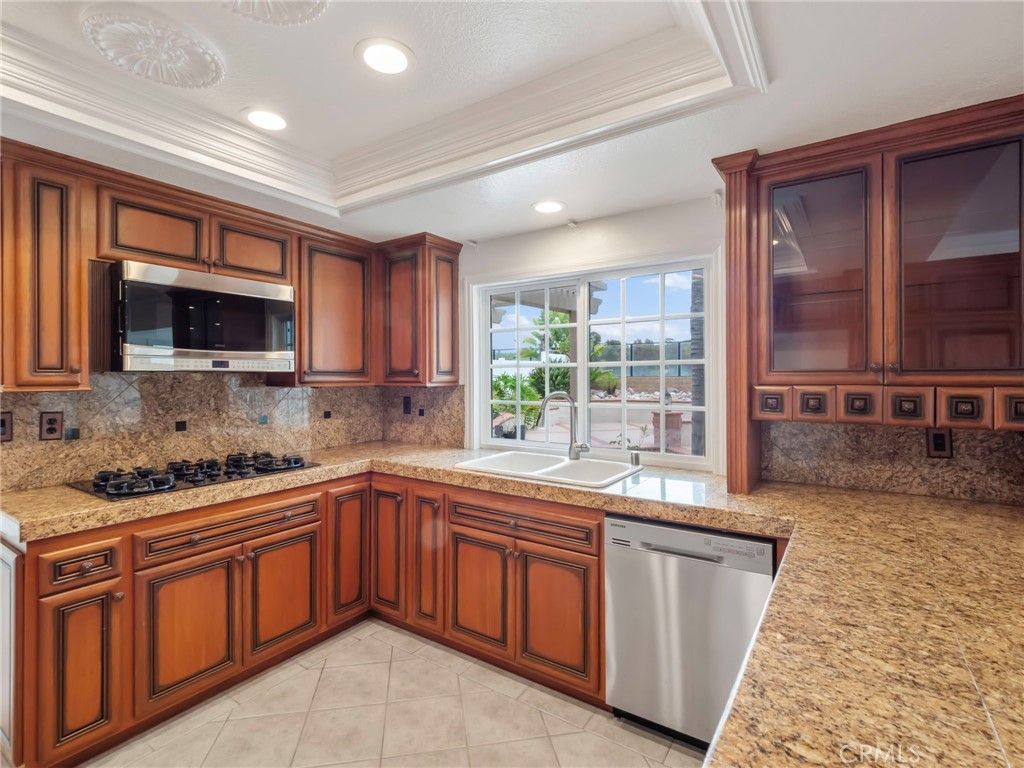 Image 11 of property listing at 21052 Kensington Lane, Lake Forest, CA 92630