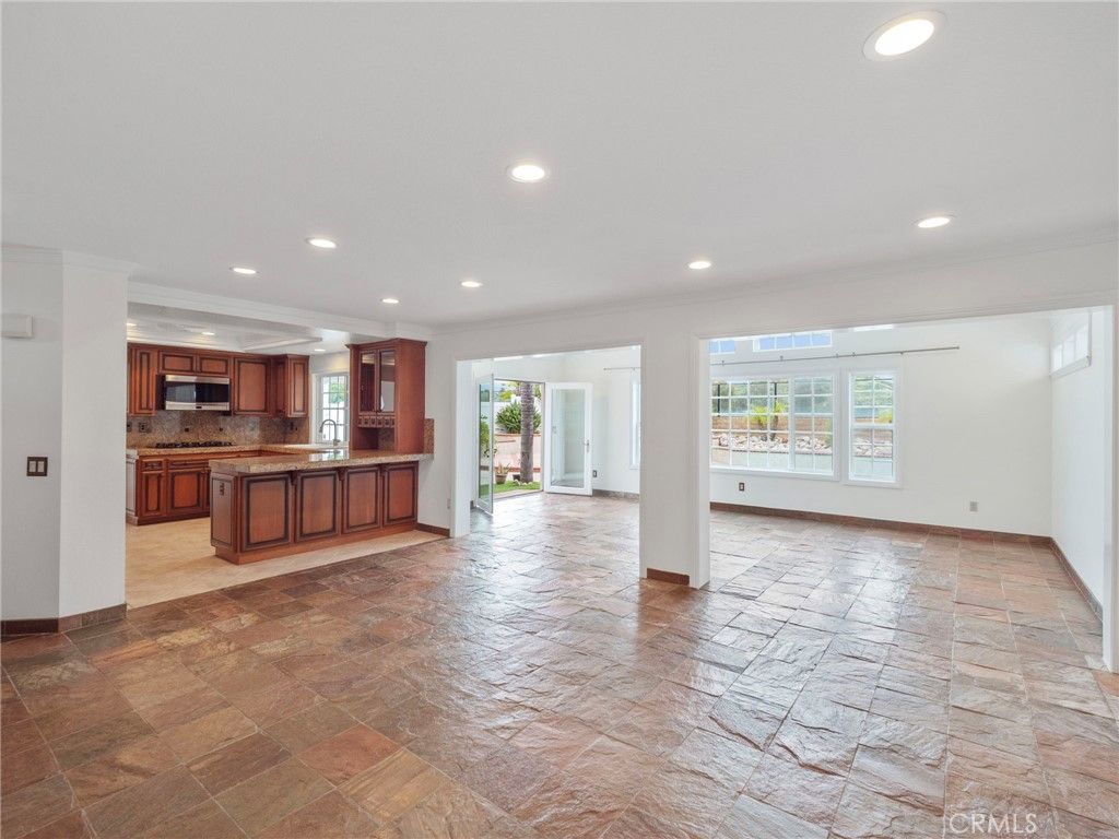 Image 15 of property listing at 21052 Kensington Lane, Lake Forest, CA 92630