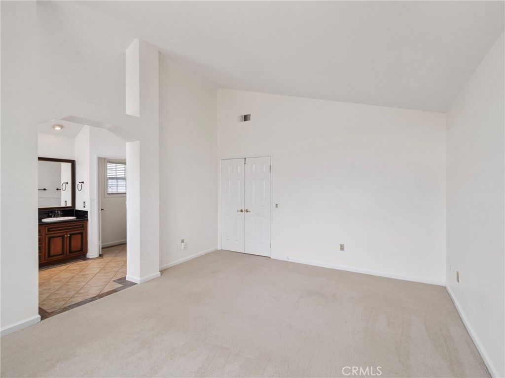 Image 22 of property listing at 21052 Kensington Lane, Lake Forest, CA 92630