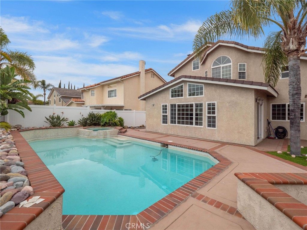 Image 38 of property listing at 21052 Kensington Lane, Lake Forest, CA 92630