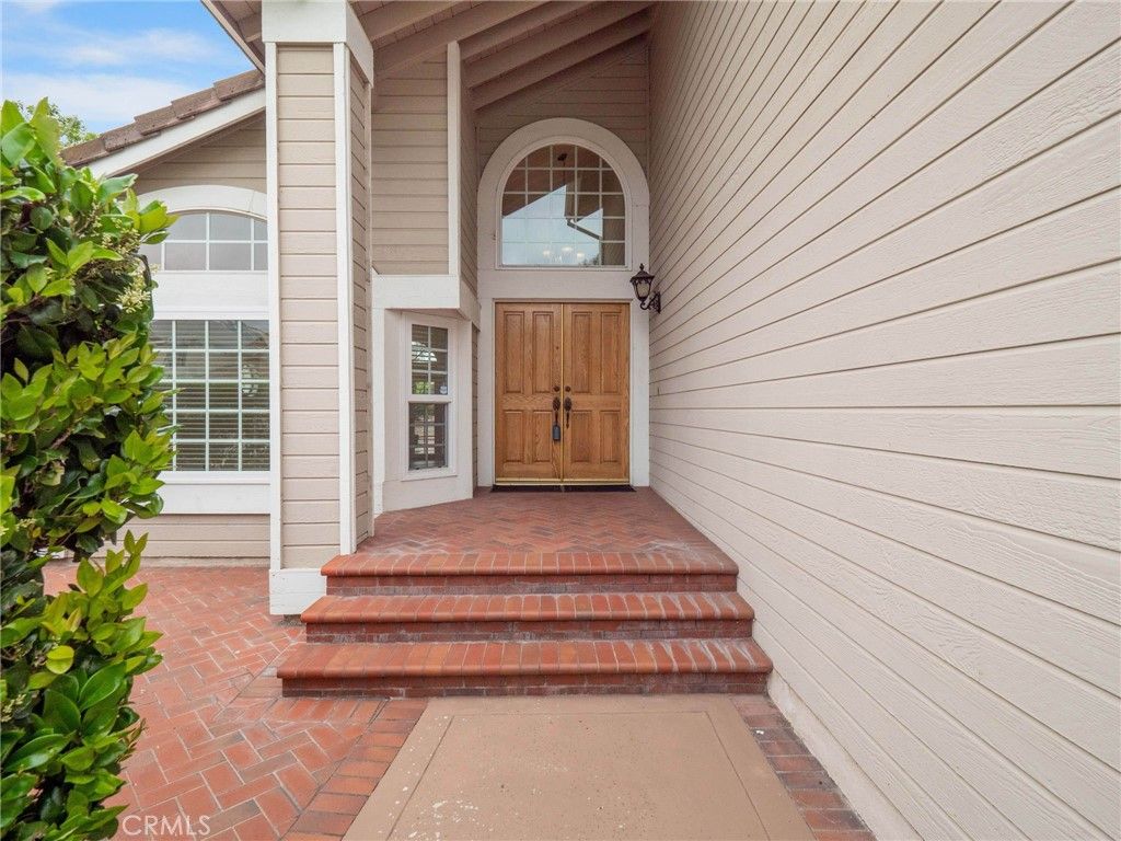 Image 4 of property listing at 21052 Kensington Lane, Lake Forest, CA 92630