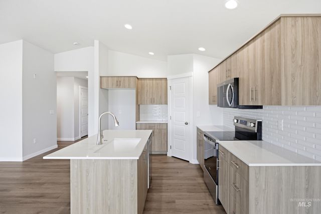 9088 W Violet St, Nampa, ID 83687