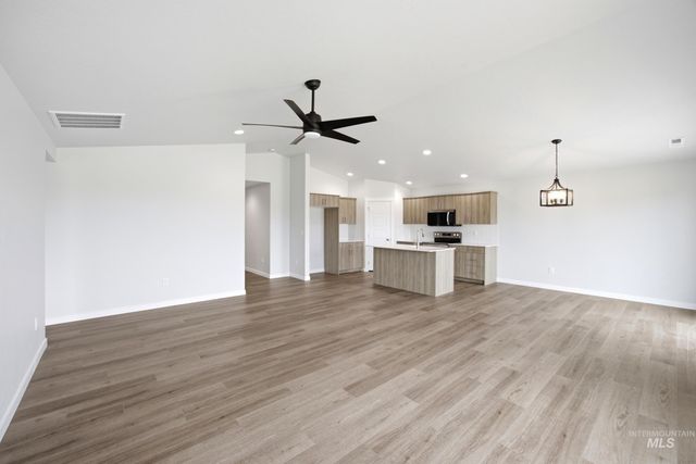 9088 W Violet St, Nampa, ID 83687