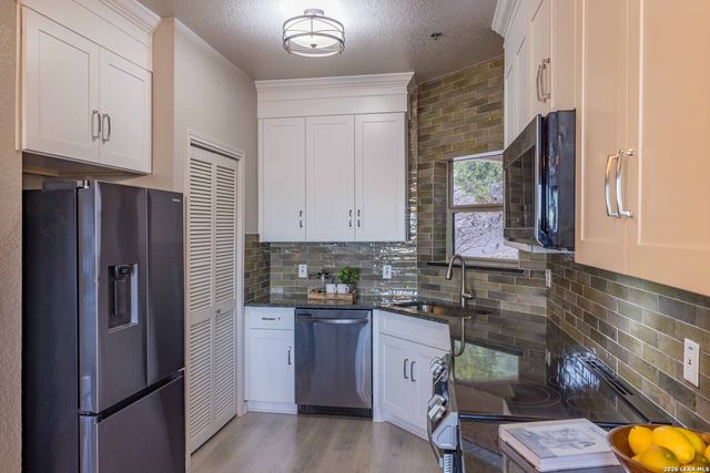 20 Tapatio Dr E Unit 102, Boerne, TX 78006