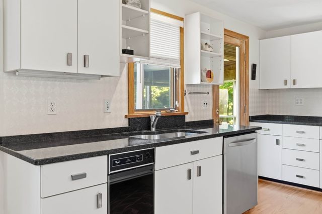 52 Hickory Rd, Sudbury, MA 01776