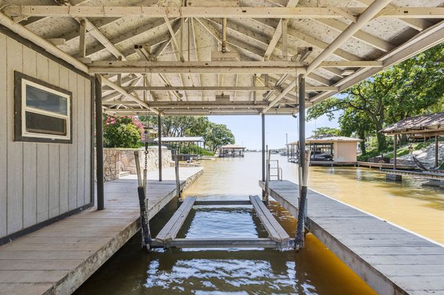 2121 N Rough Creek, Granbury, TX 76048