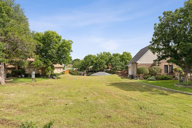 2121 N Rough Creek, Granbury, TX 76048