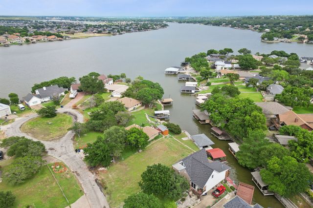 2121 N Rough Creek, Granbury, TX 76048