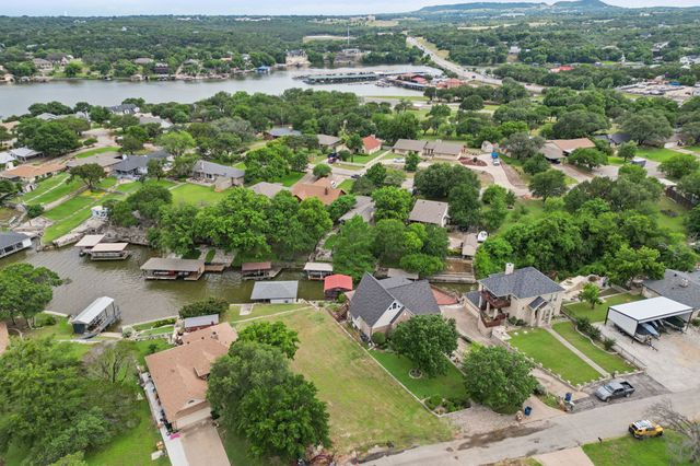 2121 N Rough Creek, Granbury, TX 76048