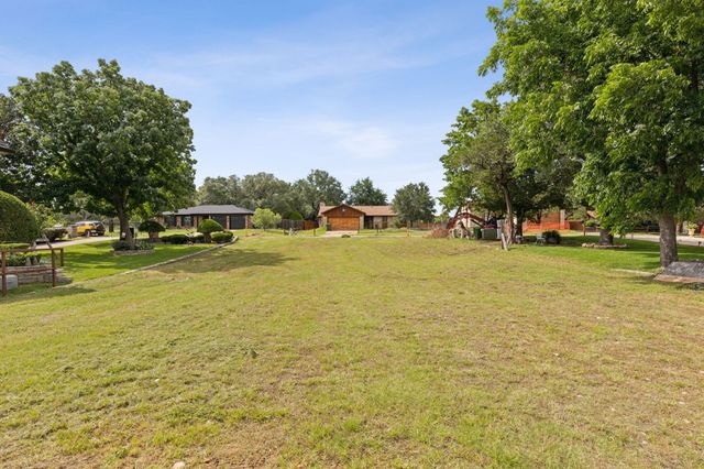 2121 N Rough Creek, Granbury, TX 76048