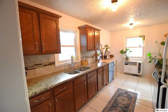 2211 S 36th Street, Lincoln, NE 68506