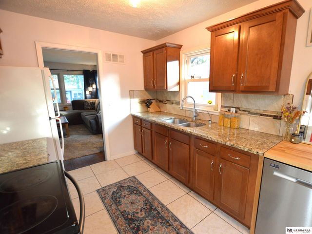 2211 S 36th Street, Lincoln, NE 68506