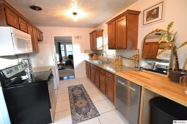 2211 S 36th Street, Lincoln, NE 68506