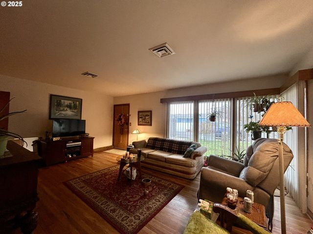 917 MYRTLE St, The Dalles, OR 97058