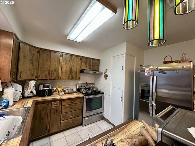 917 MYRTLE St, The Dalles, OR 97058