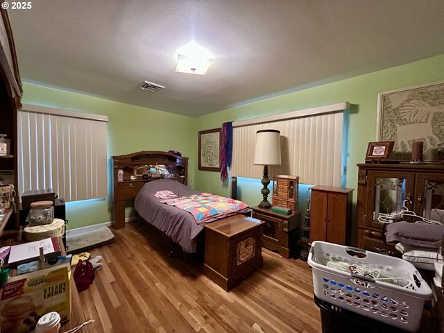 917 MYRTLE St, The Dalles, OR 97058