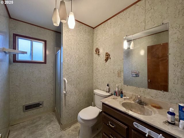 917 MYRTLE St, The Dalles, OR 97058