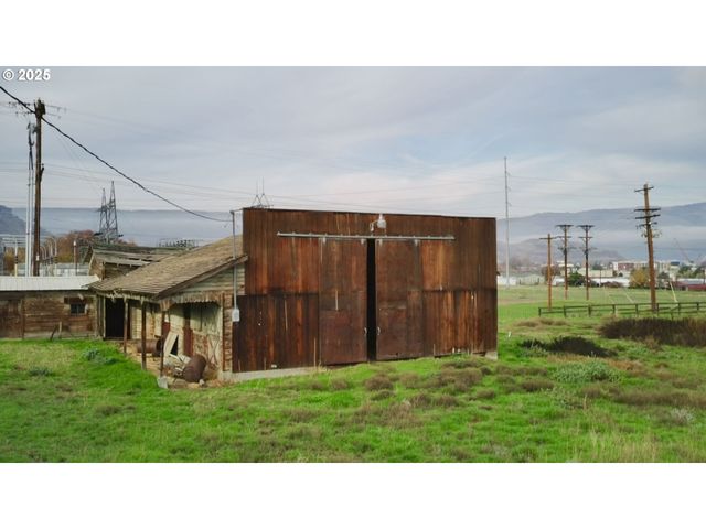 917 MYRTLE St, The Dalles, OR 97058