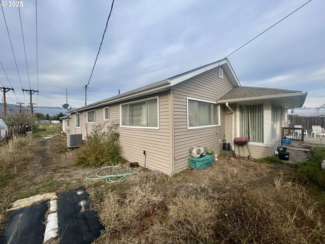 917 MYRTLE St, The Dalles, OR 97058